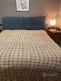 Coperta copriletto ecru all'uncinetto artigianato