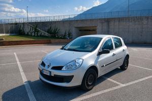 Renault clio 1.2 75cv ok neopatentati 