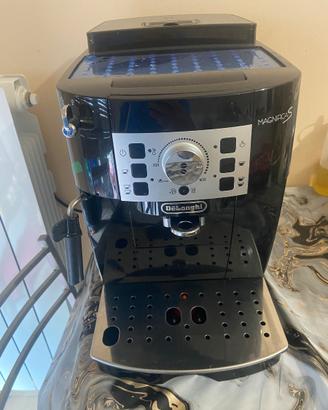 Macchina per caffé in grani De Longhi Magnifica S