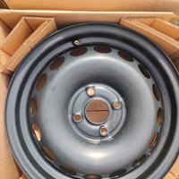 Set TOYOTA 4 cerchi mai usati.