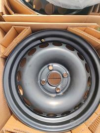 Set TOYOTA 4 cerchi mai usati.