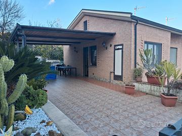 Villetta Super rifinta con grande esterno