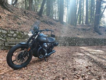 Moto Guzzi V7 850