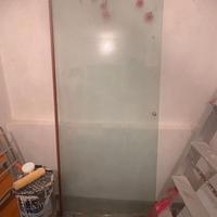 porta scorre in vetro temperato a righe