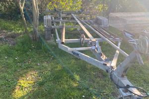 Rimorchio porta barca
