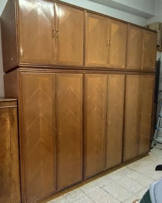 Armadio vintage in legno - color noce