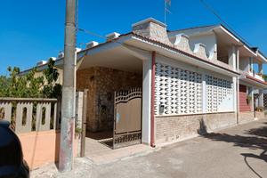 Villetta indipendente a 50 mt dal mare