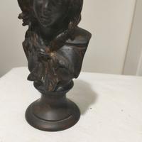 bustino di donna in bronzo 