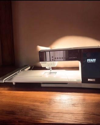 Pfaff Creative Icon 2 Macchina da ricamo e cucito