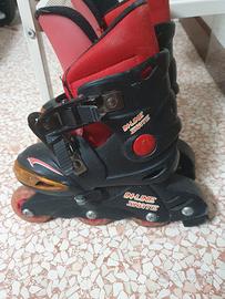 roller pattini con le rotelle in gomma protezioni 