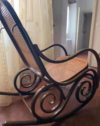 Sedia dondolo Thonet originale