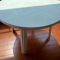 Tavolo giardino bianco tondo in PVC.