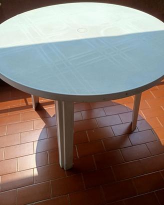 Tavolo giardino bianco tondo in PVC.