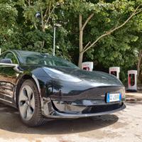TESLA MODEL 3 SR+