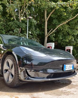 TESLA MODEL 3 SR+