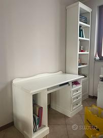 Scrivania e libreria