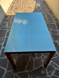 Tavolo IKEA con ripiano in vetro