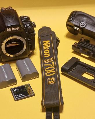 Nikon D700 + Battery Grip  – 77k scatti