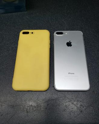 iPhone 7 plus con due cover