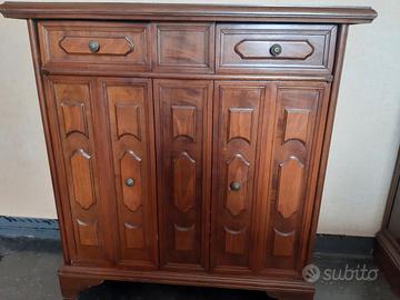 Mobiletto in legno