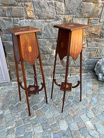 coppia di eleganti tavolini