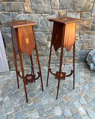 coppia di eleganti tavolini