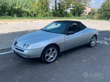 Alfa Romeo Spider 2.0 Twin Spark (916)