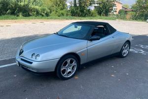Alfa Romeo Spider 2.0 Twin Spark (916)