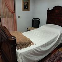 Coppia di letti singoli in legno antico