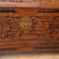 cassapanca cinese in legno di canfora 