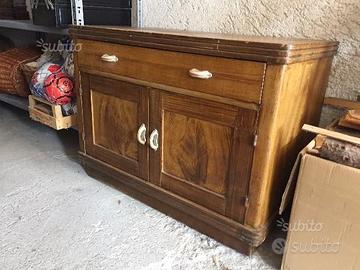 Mobiletto antico in legno