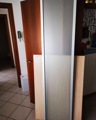 Parete mobile in plexiglass semitrasparente