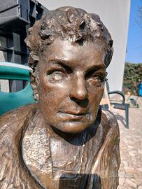 grossa scultura  in bronzo 