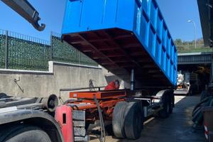 Rimorchio ribaltabile