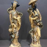 Statue giapponesi abiti tradizionali