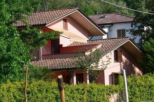 Villa di 200 m² con più di 5 locali e posto auto a