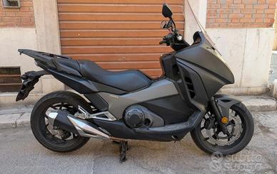 Honda integra 750