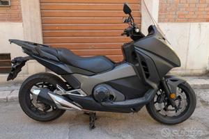 Honda integra 750