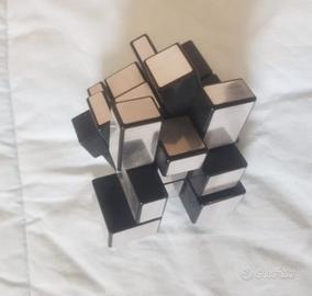 Cubo di rubik specchiato da risolvere livello diff
