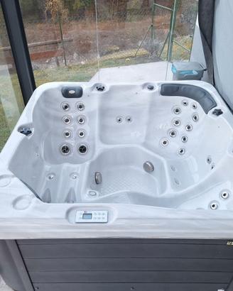 Vasca idromassaggio da esterno