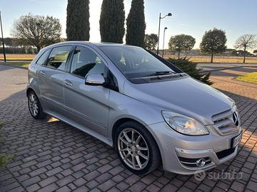 Mercedes B 180