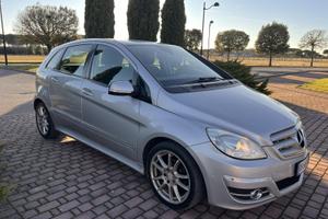 Mercedes B 180