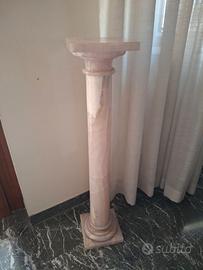 Colonna piedistallo in marmo rosa