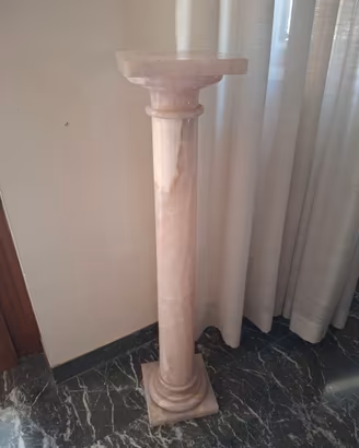 Colonna piedistallo in marmo rosa