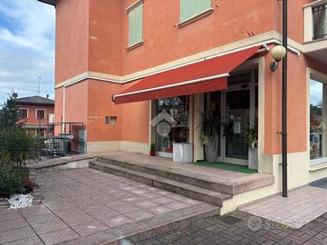 NEGOZIO A QUATTRO CASTELLA