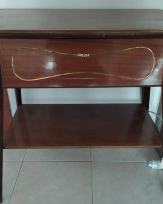 Mobiletto vintage con giradischi usato