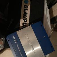 Subwoofer blaupunkt con il suo amplificatore.