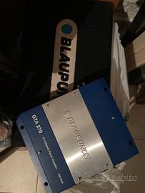 Subwoofer blaupunkt con il suo amplificatore.