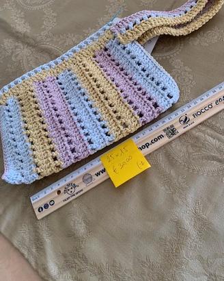 Pochette fatta a mano all'uncinetto