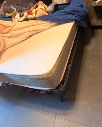 Materasso matrimoniale + rete con doghe in legno